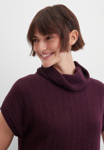 Жилет вязаный