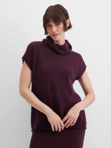 Жилет вязаный