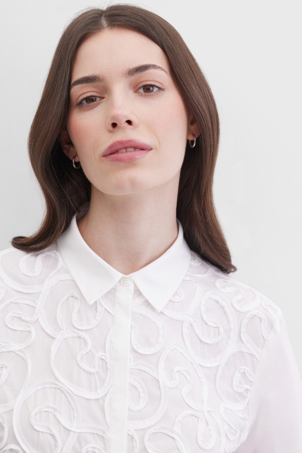 Блузка с фактурной отделкой