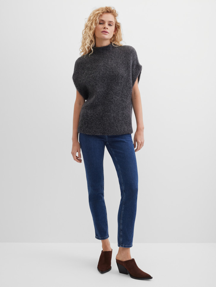 Жилет вязаный