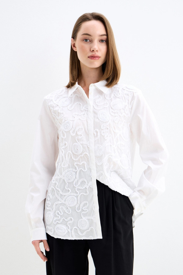 Рубашка с аппликациями