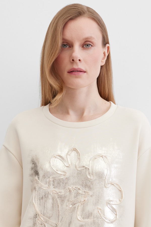 Свитшот с аппликацией