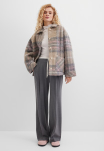 Полупальто с шерстью в клетку