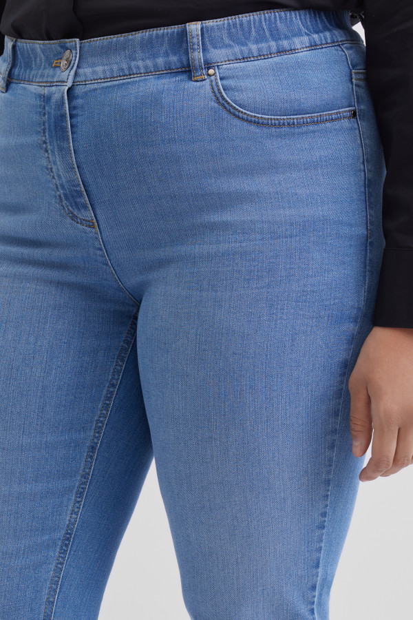 Джинсы зауженные