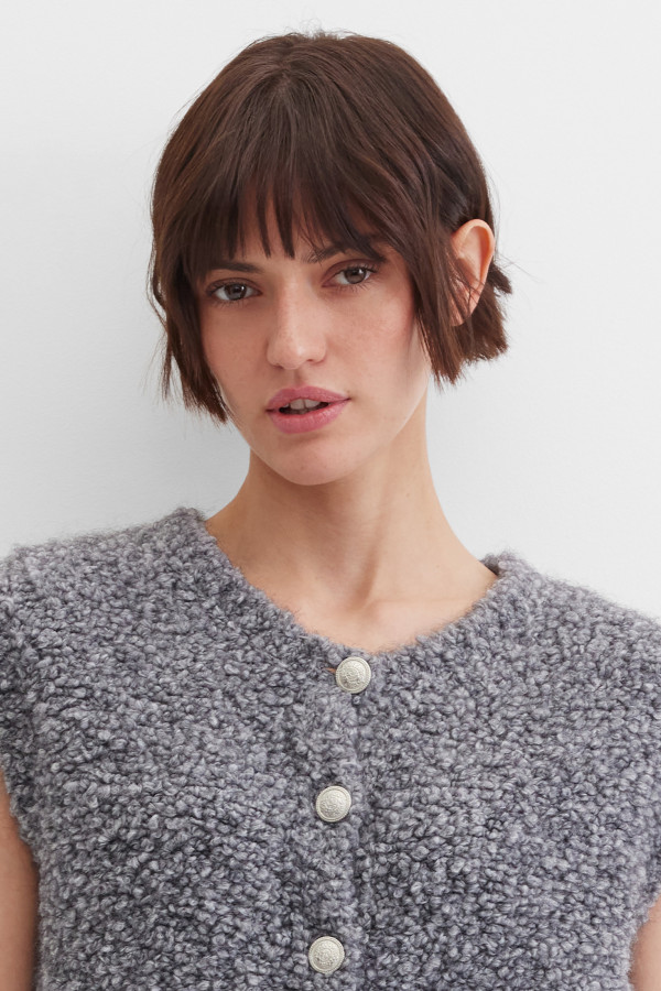 Жилет вязаный