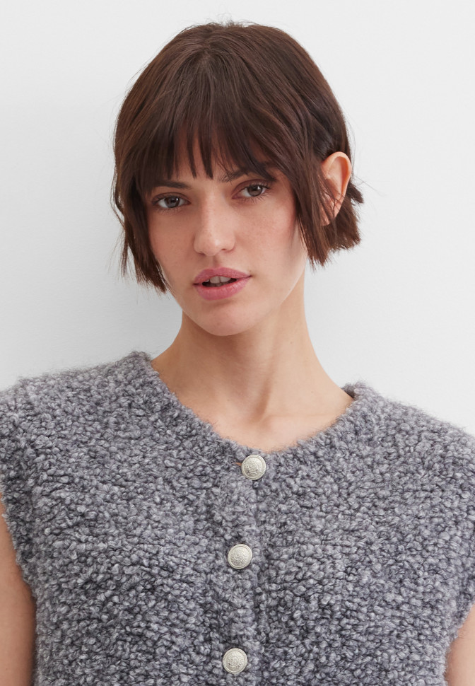 Жилет вязаный