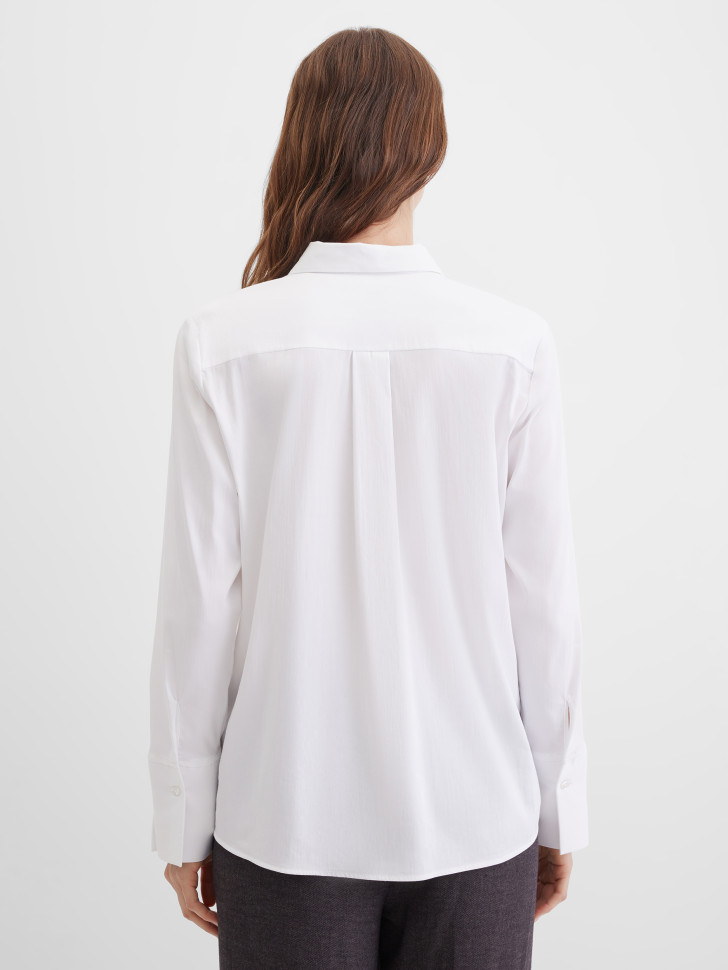 Блузка с отделкой на манжетах