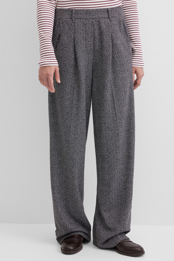 Брюки широкие с защипами