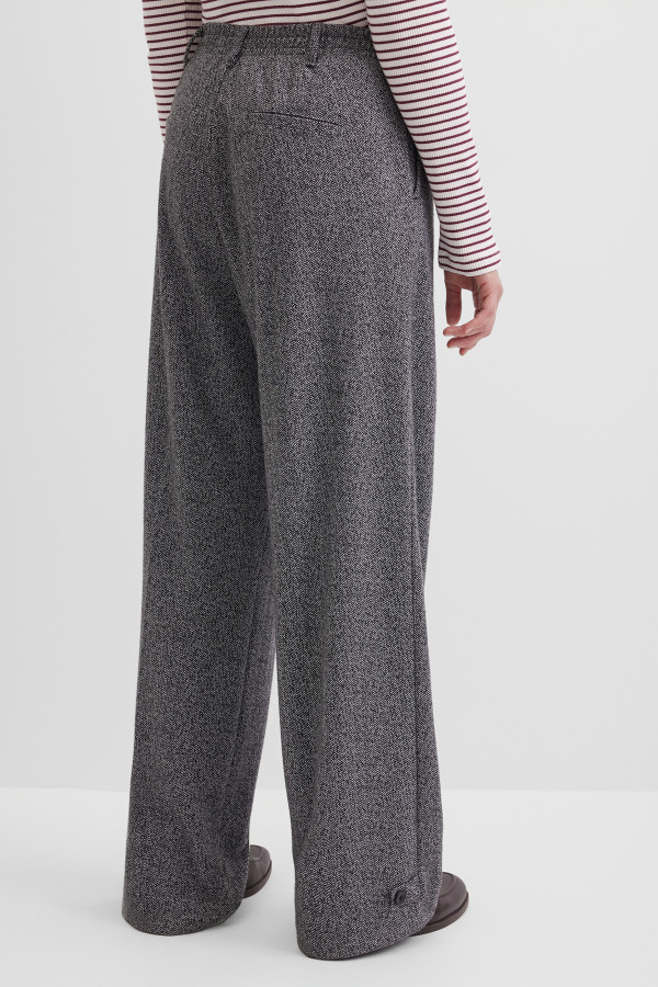 Брюки широкие с защипами