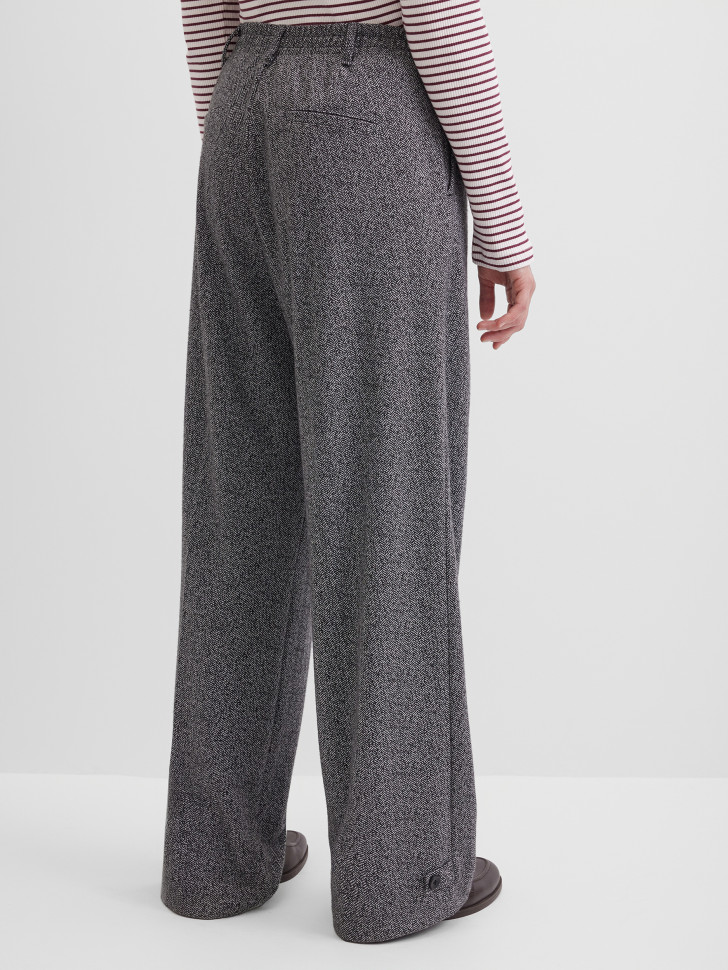 Брюки широкие с защипами