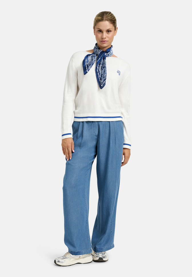 Джемпер с вырезом лодочкой