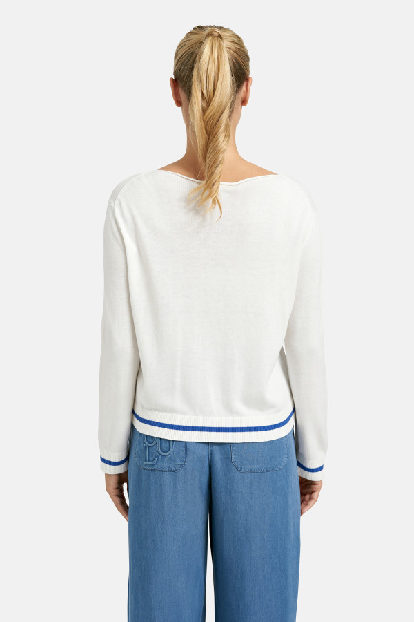 Джемпер с вырезом лодочкой