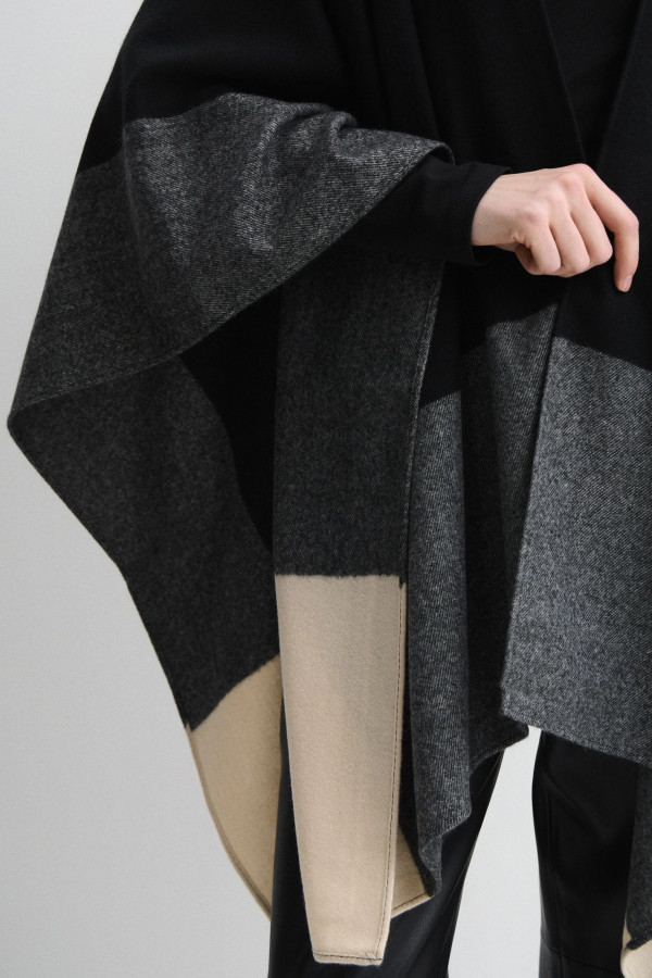 Пончо свободного кроя