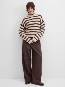 Свитер в полоску