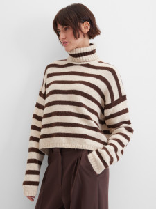 Свитер в полоску