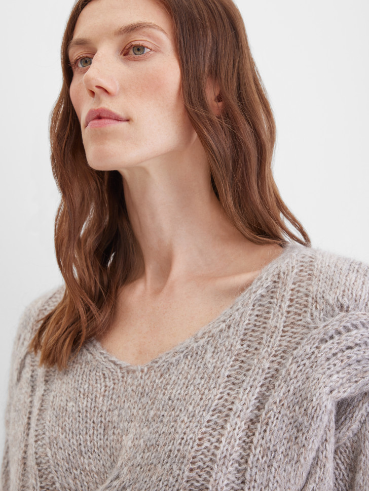 Пуловер с фактурной вязкой