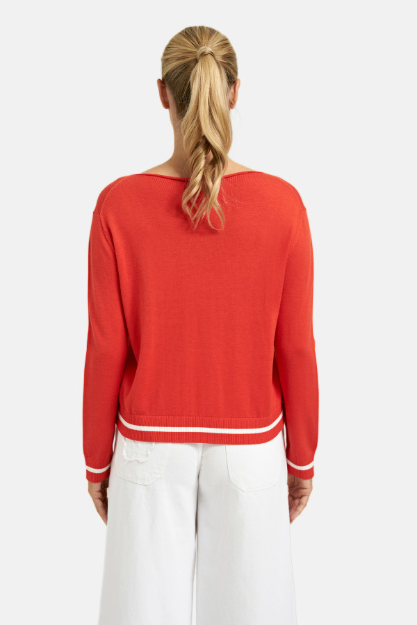 Джемпер с вырезом лодочкой