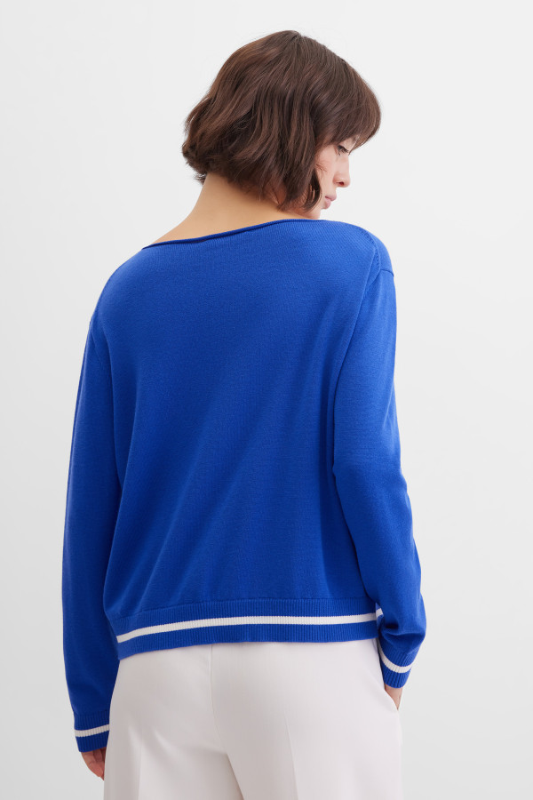 Джемпер с вырезом лодочкой