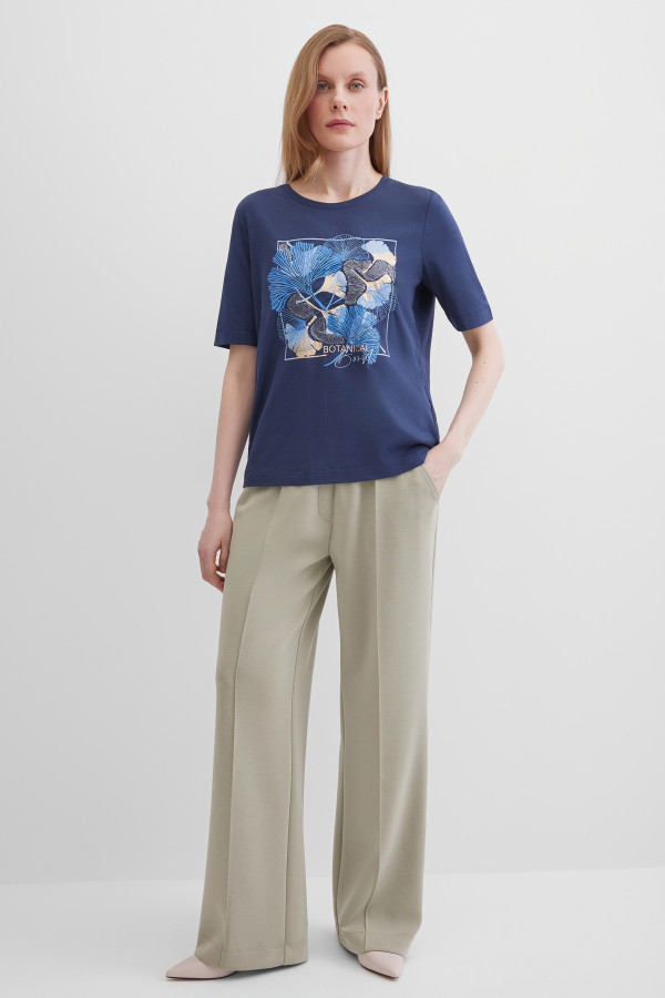 Футболка с цветочным принтом и округлым вырезом