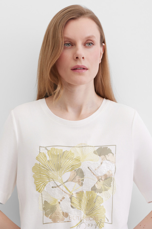 Футболка с цветочным принтом