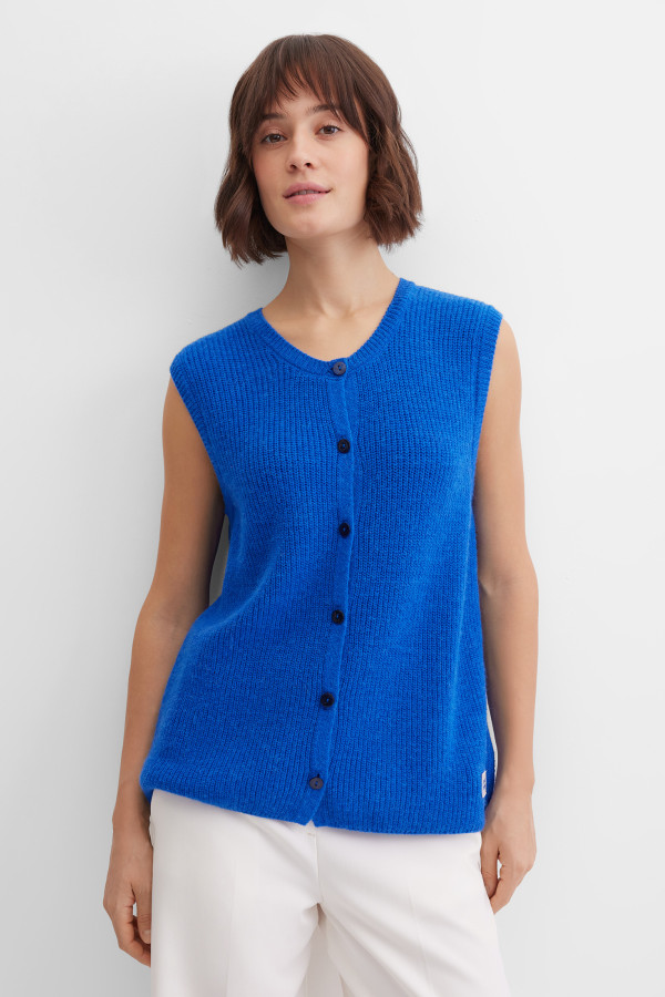 Жилет трикотажный на пуговицах