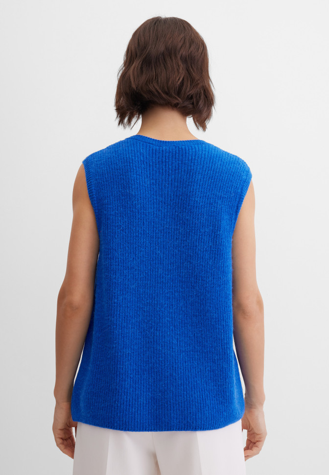 Жилет трикотажный на пуговицах