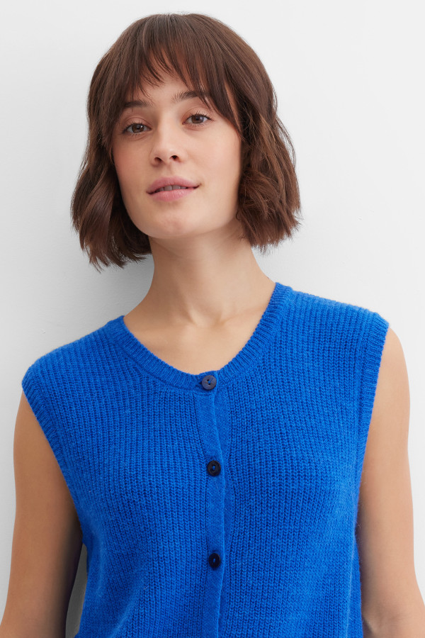 Жилет трикотажный на пуговицах