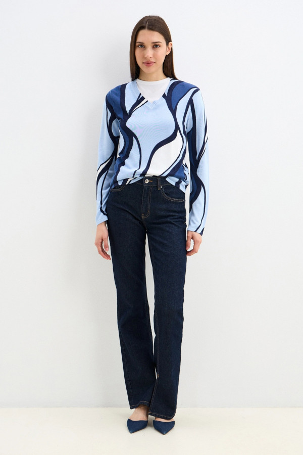 Пуловер с V- вырезом