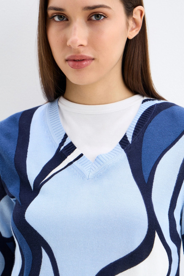 Пуловер с V- вырезом