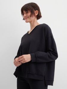 Свитшот с нашивками на спине