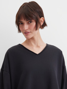 Свитшот с нашивками на спине