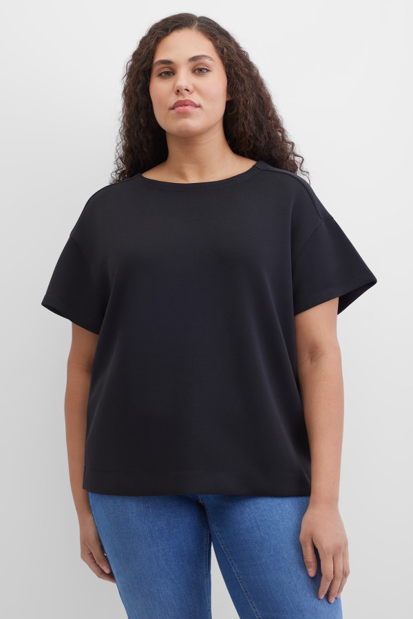 Футболка со спущенными рукавами