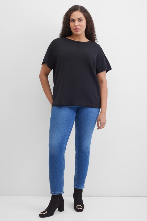 Футболка со спущенными рукавами