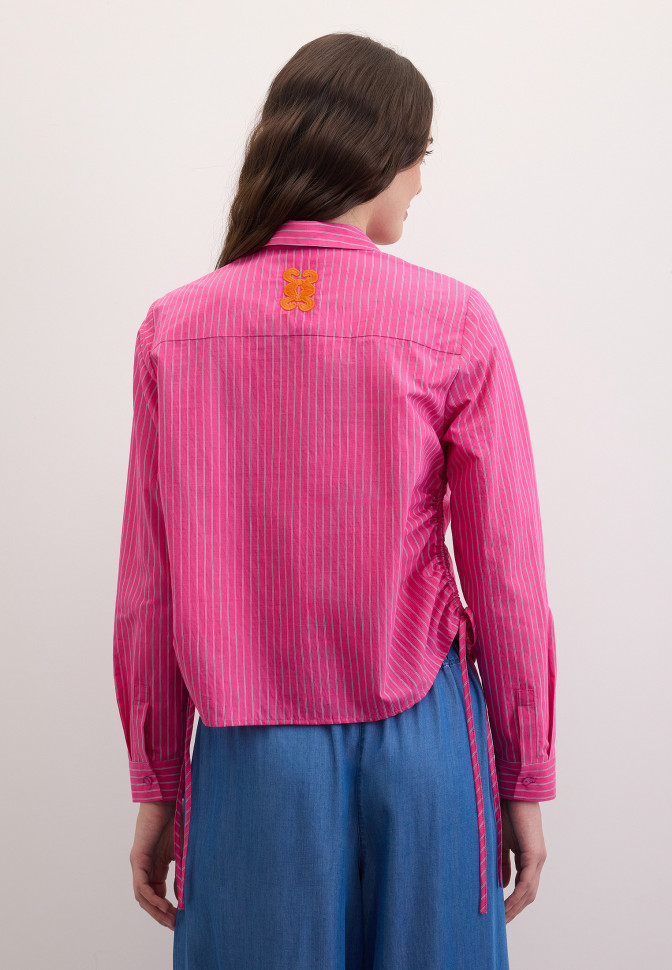 Рубашка в полоску с завязками