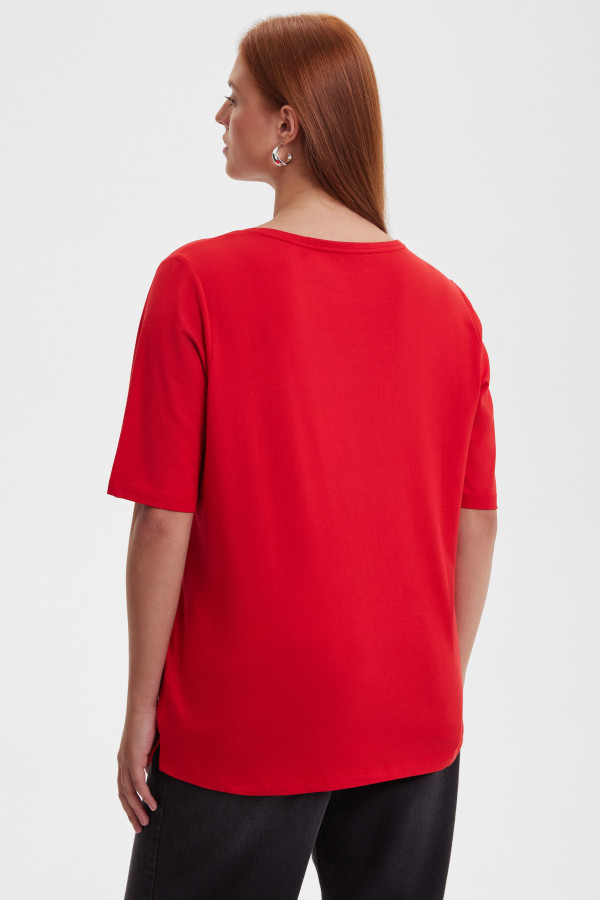 Футболка c пайетками