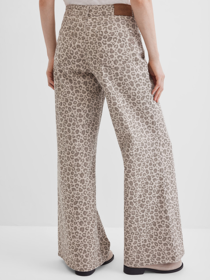 Джинсы широкие с принтом