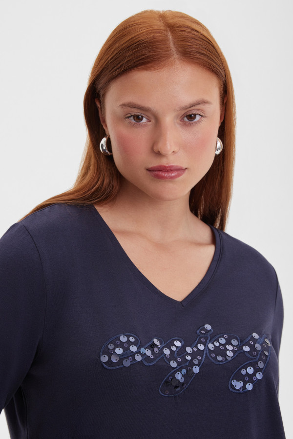 Футболка с пайетками