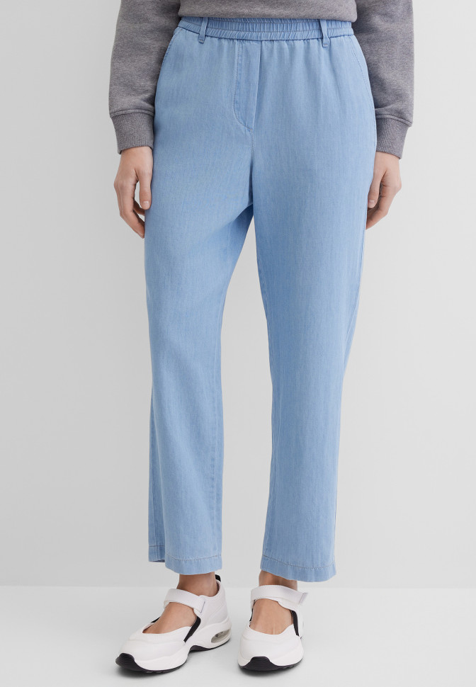 Джинсы зауженные