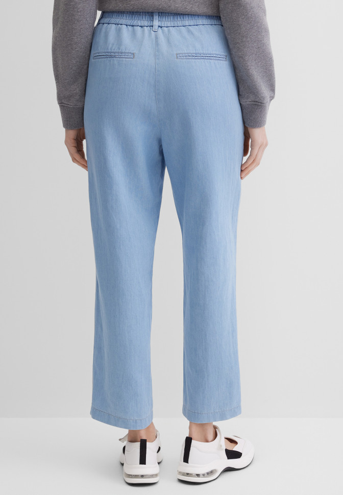 Джинсы зауженные