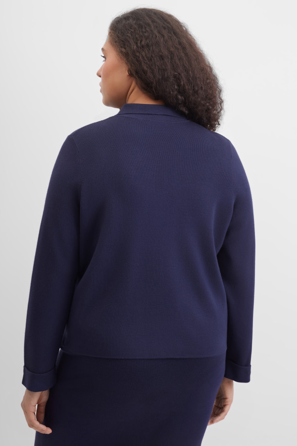 Жакет трикотажный прямого силуэта укороченный