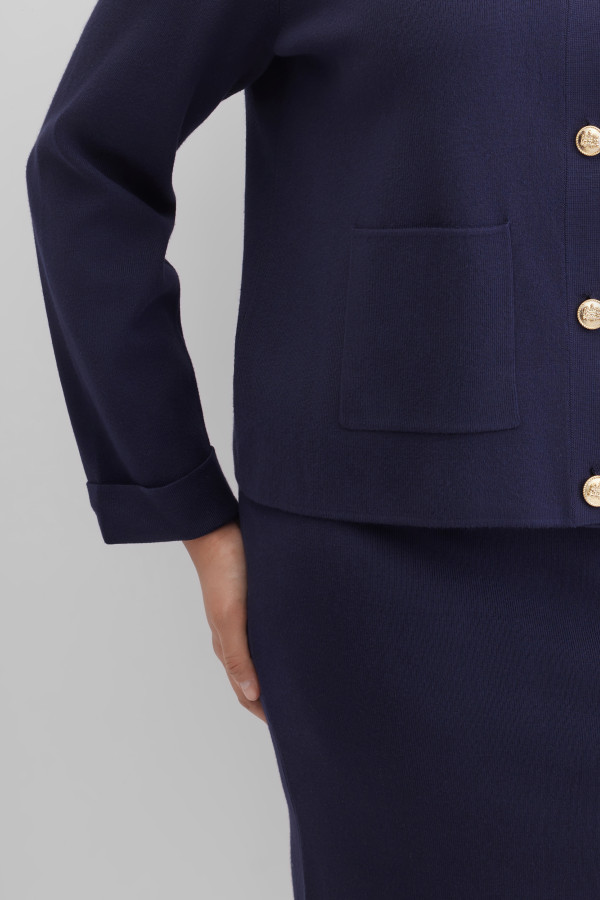 Жакет трикотажный прямого силуэта укороченный