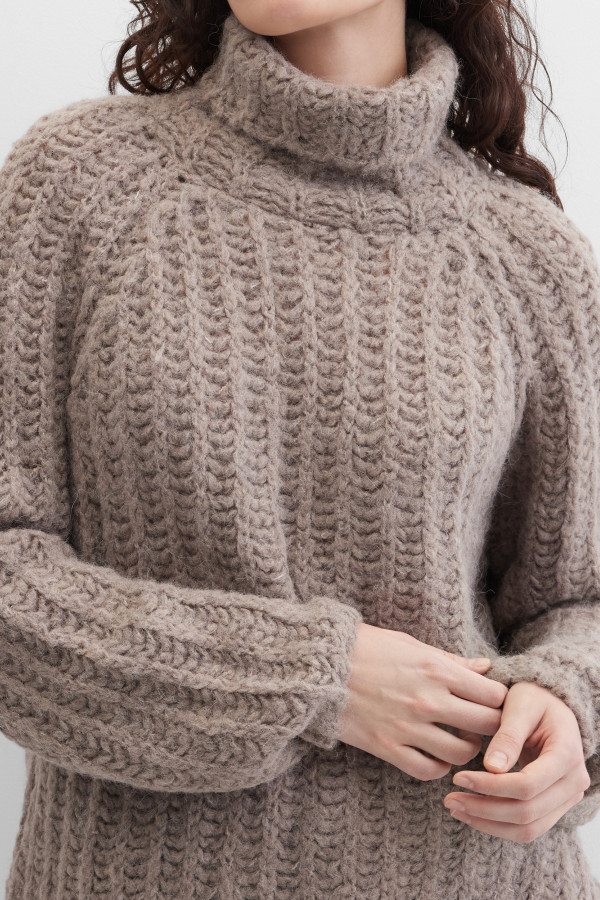 Свитер крупной вязки