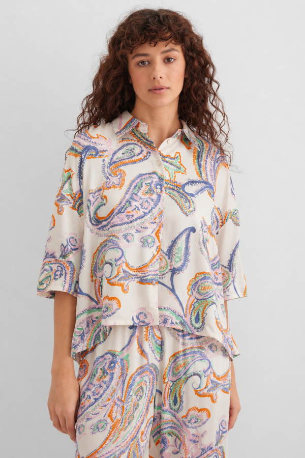 Блуза на пуговицах