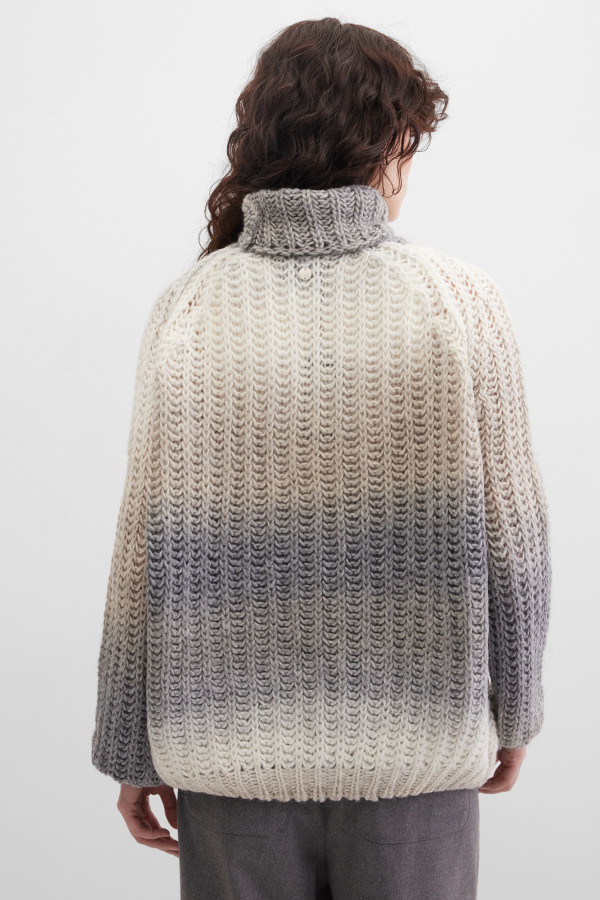 Свитер крупной вязки