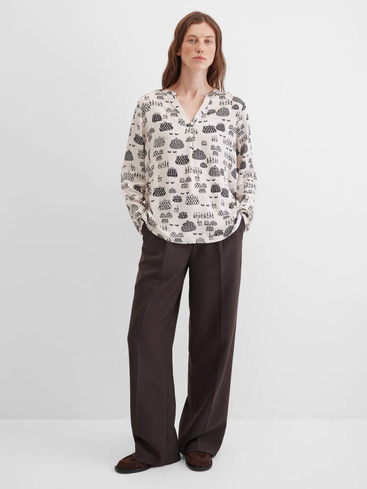 Блузка с V-вырезом