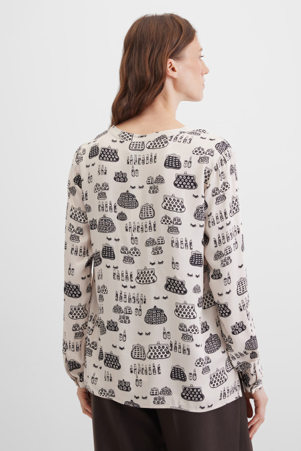 Блузка с V-вырезом