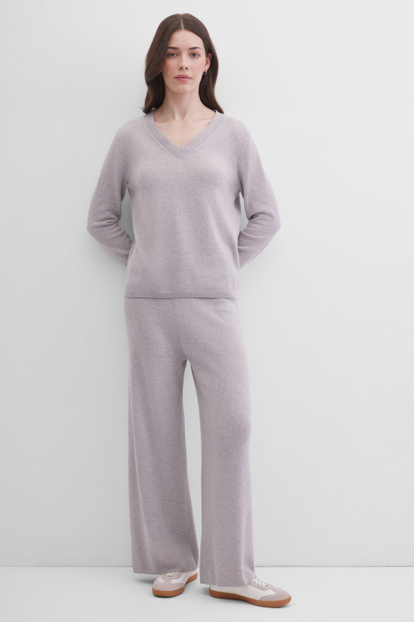 Пуловер с V-образным вырезом