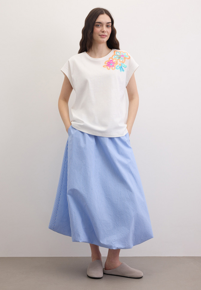 Футболка с аппликацией из пайеток