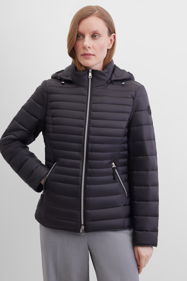 Куртка утепленная с капюшоном