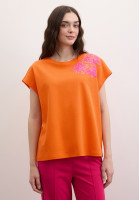 Футболка с аппликацией из пайеток